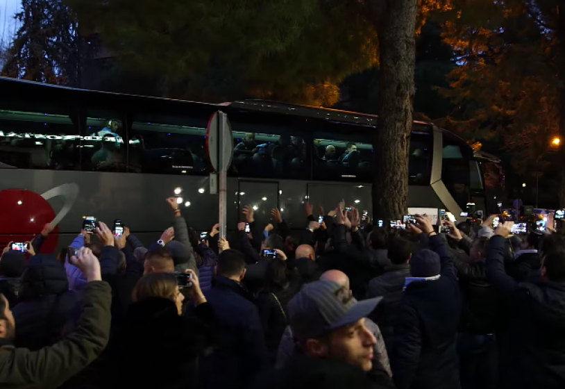 Real Madrid-Napoli, l'invasione: c' la voce di Diego nella marea azzurra